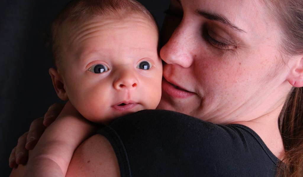 Advice from your osteopath to prevent back and neck pain in new parents